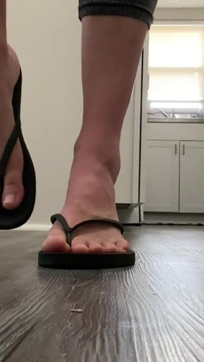 Flip Flop Modeling and Dangling Natural Toes | Clip 1