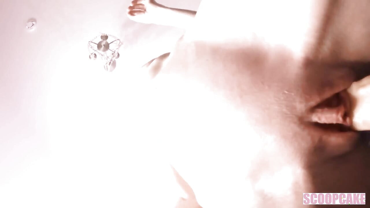 شقراء ساخنة تنفث سرا وتلوث كل شيء