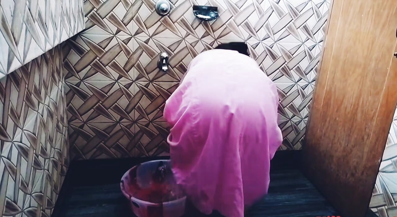 I spied on my Hot Bhabi in the shower and unexpectedly got sex