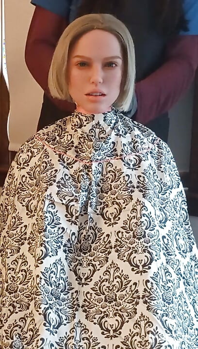 Сессия моделирования накидок Jennifer с стрижкой накидок