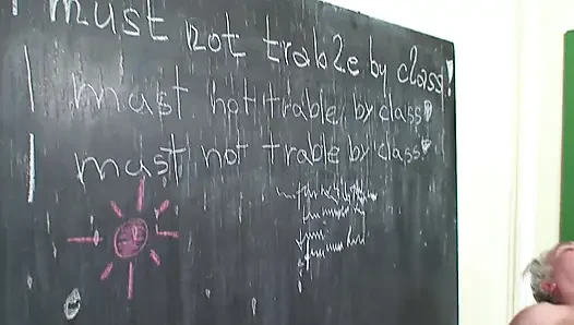 wird versohlt, wenn er etwas falsch macht