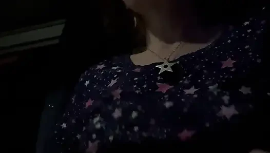 Tittenfick, striptease, während ich mich bereit fürs bett mache, während ich auf einer 65-stündigen Reise von L.A. nach Chicago bin