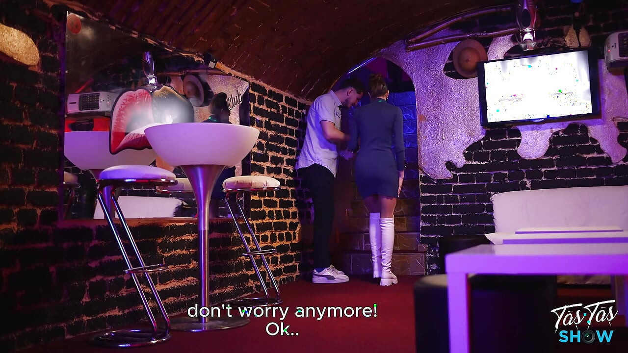 Jeg overraskede min stedsøster i en swingklub på hendes fødselsdag - Full HD Episode