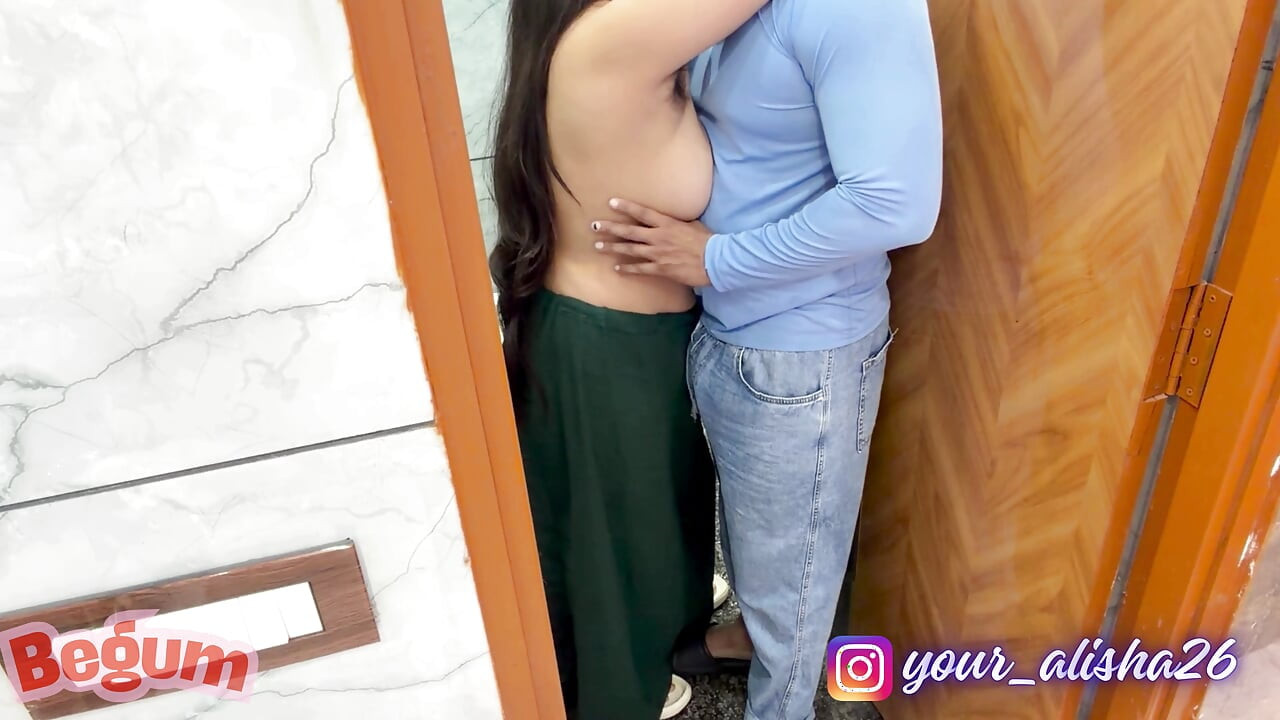 Alisha Bhabhi Aayi Kapde Badalne aur Chudgayi Tharki Ladke Se
