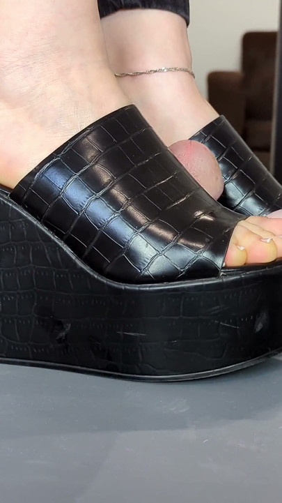 Shoejob in MILF Wedges on Cock Table - Dame Olga (4k) (648)