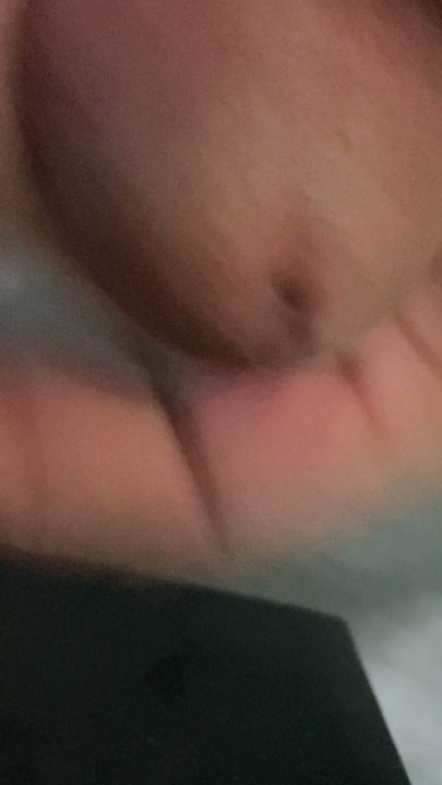 In the bathroom, there was a cock that was getting an erection, only knowing how to endure it, not having to do it | Clip 1