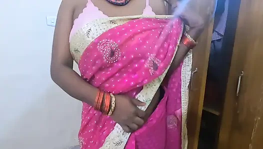 Sabita menikmati sepenuhnya kamar hotel