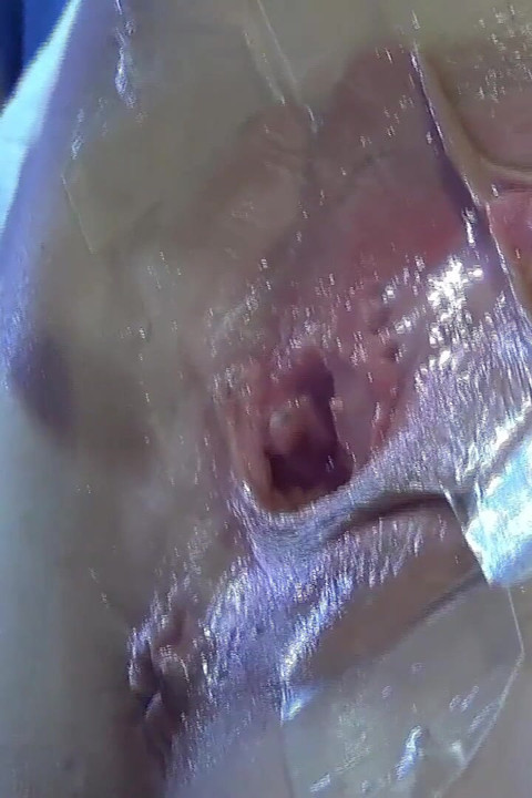 두 명의 아주 가까이 벌린 자지