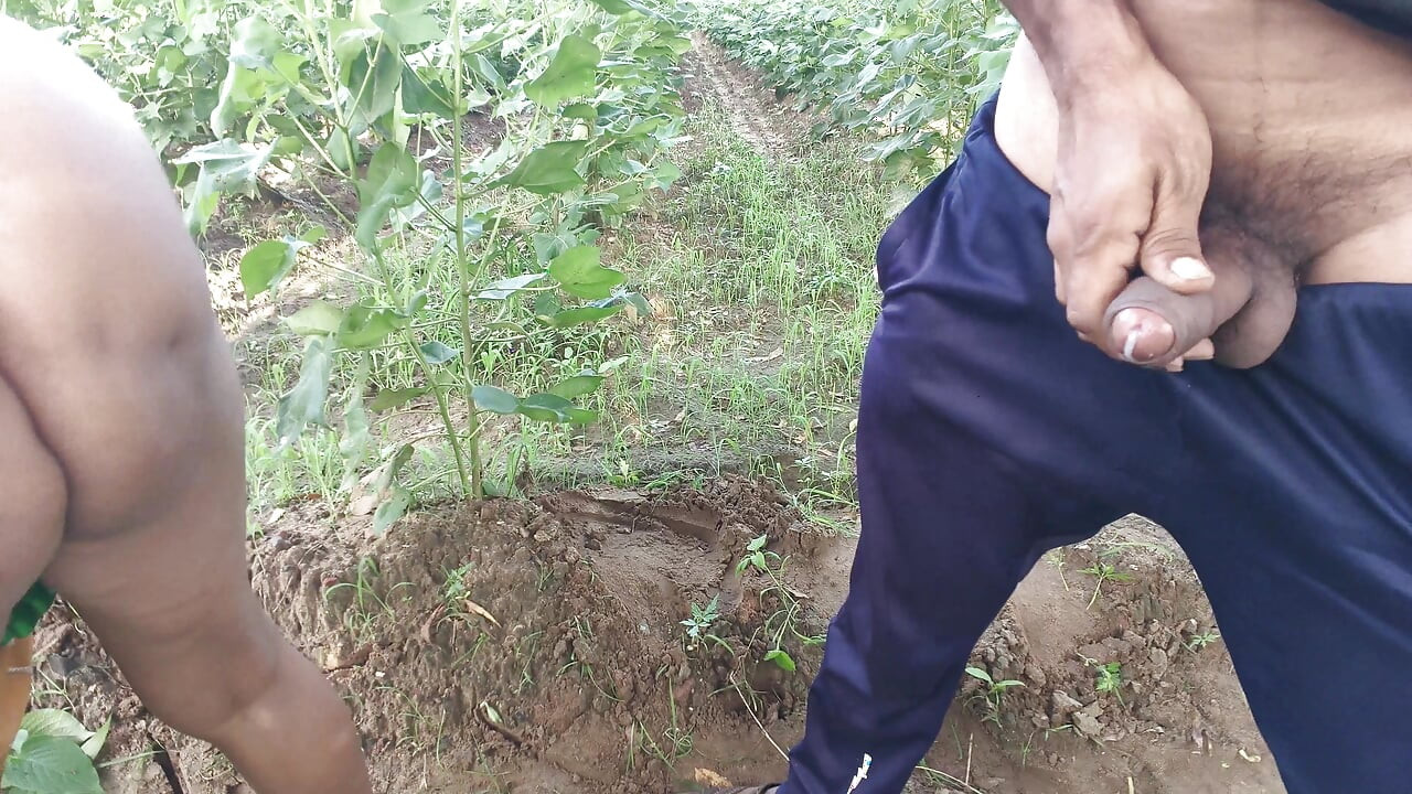 Barish ke Mausam mein payal bhabhi ki gand chudai ki