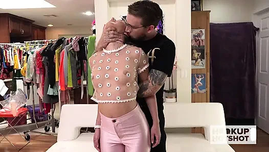 Freche Paige Owens squirtet, wenn bryan ihre möse fingert!