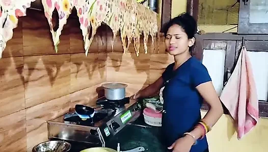 Adik tiri kepergok nonton bokong sama abang tirinya desi hindi mms, gadis lokal india