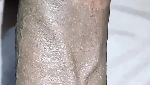 Kocamın önünde adamın yarağını emdim ve filme aldı.