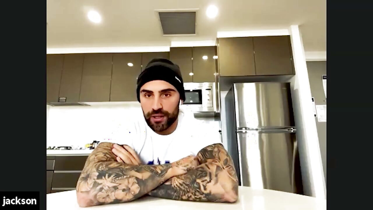 Jackson O'Doherty يتعرى تماماً ويكشف أسرار غرفة النوم