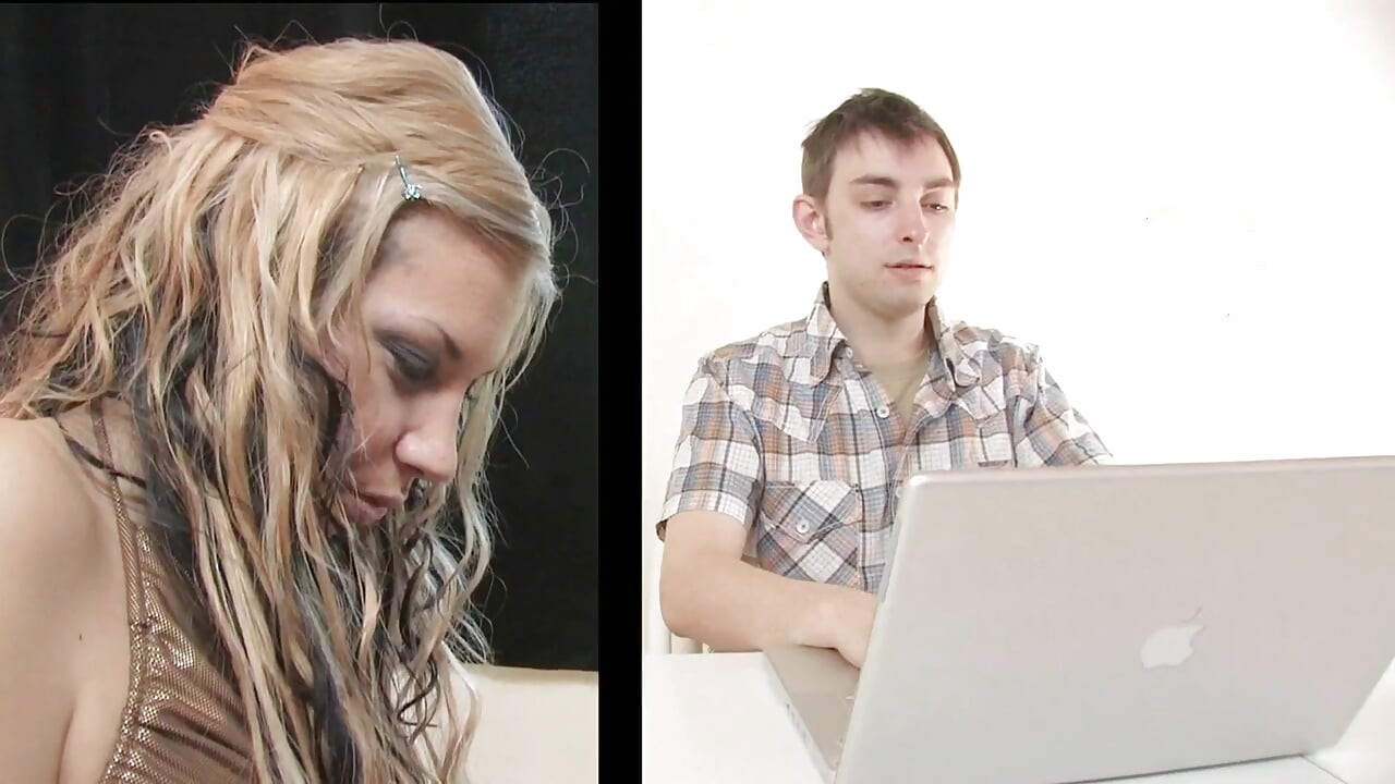 Tocmai a împlinit 18 ani, fosta mea curvă de origine latino are parte de pizda ei