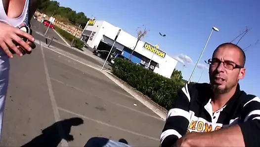 Azgın sarışın bebek her iki delikten de sikiliyor