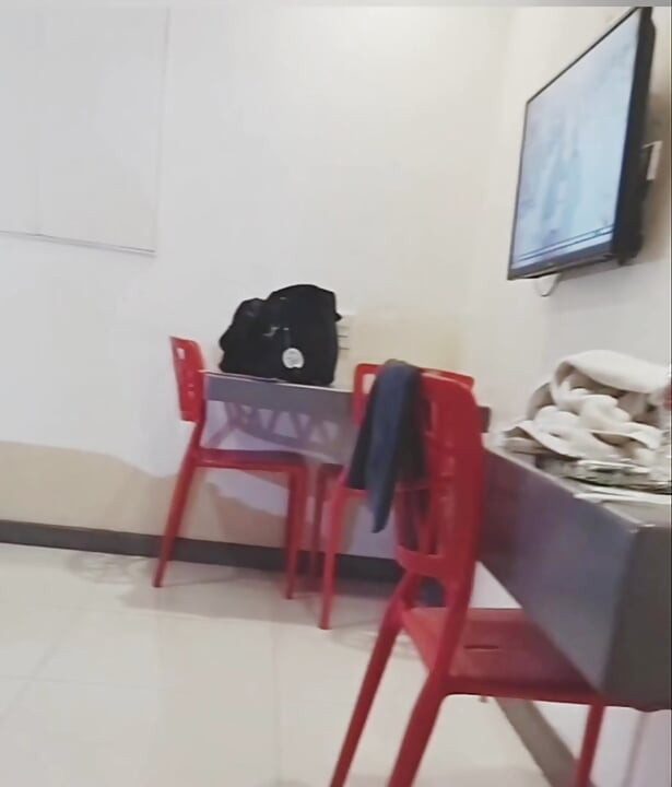 Sinalubong ko siya ng chupa, kinadyot naman ako agad.
