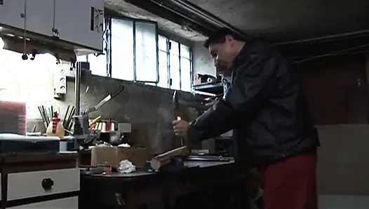 Blonde milf genießt analsex