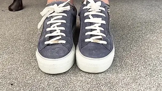 Горячие потные пальцы ног, тебе нужно лизать их для меня