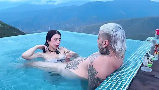 Tinder Randevusu Arka Planda Chicamocha Kanyonu ile Açık Havada Seksle Sona Erdi