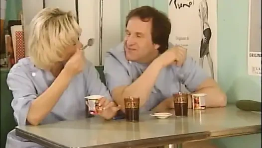 Большой зрелый член в сексуальной блондинке