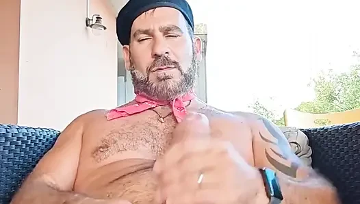 Üvey baba Terrace'da mastürbasyon yapıyor