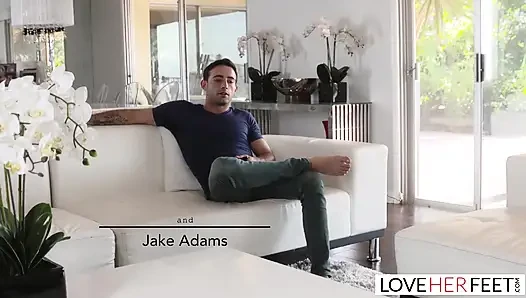 Stepson Caught Jerking Off Leads To Hot Foot Sex With Stepmom Sarah Vandella