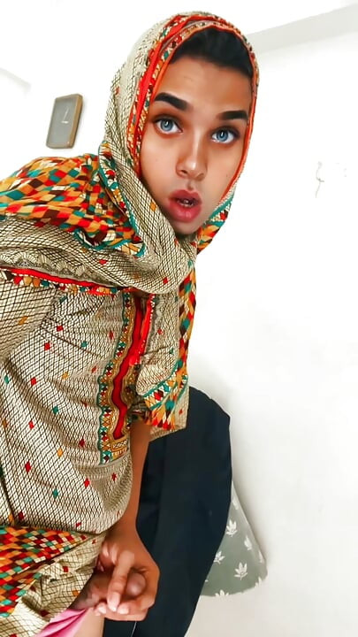 Une salope tapette excitée