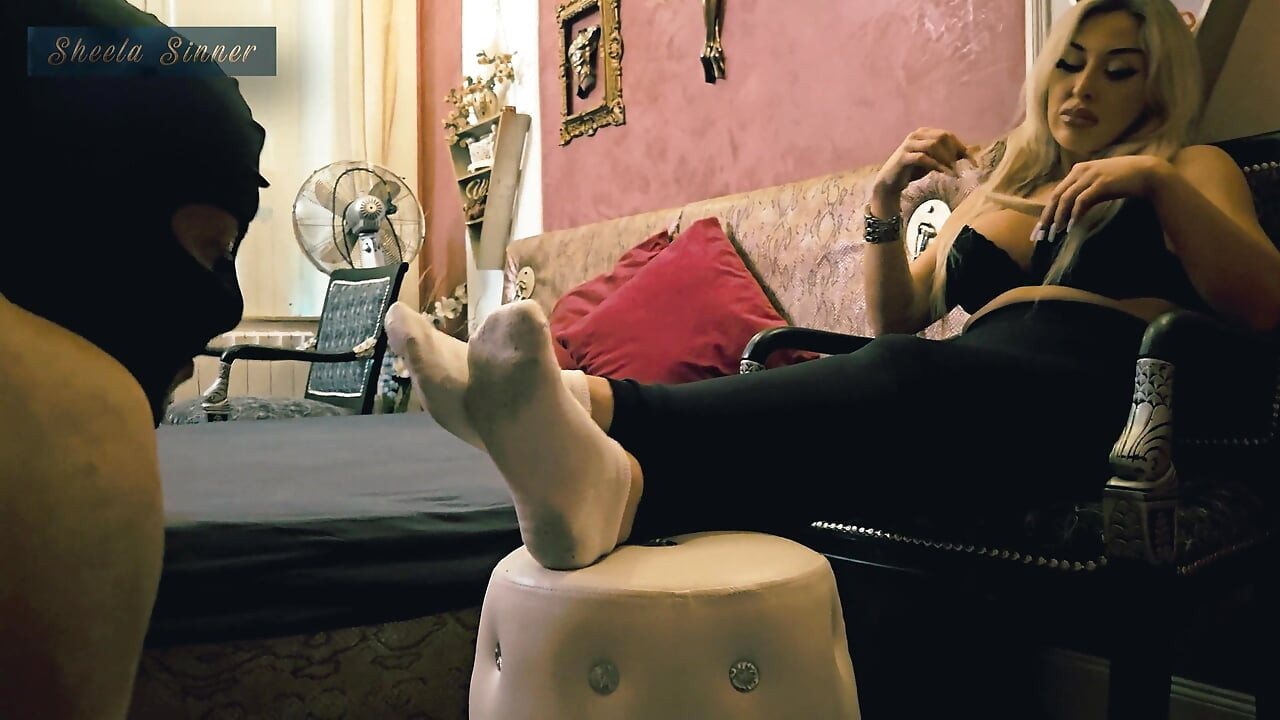 Sheela sinner ayak sikişi kirli beyaz çoraplar