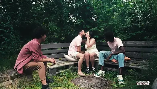 Hardwerk: gangbang musim semi di taman: ngentot memek berbulu tanpa kondektur di luar ruangan