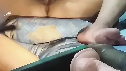 Aku menikmati memakan memeknya yang basah