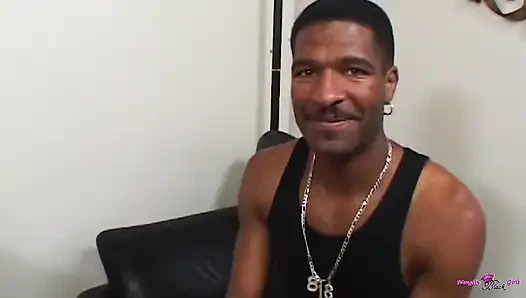 Bu kaltak ıslak amına günlük büyük siyah yarağı dozdan zevk aldı