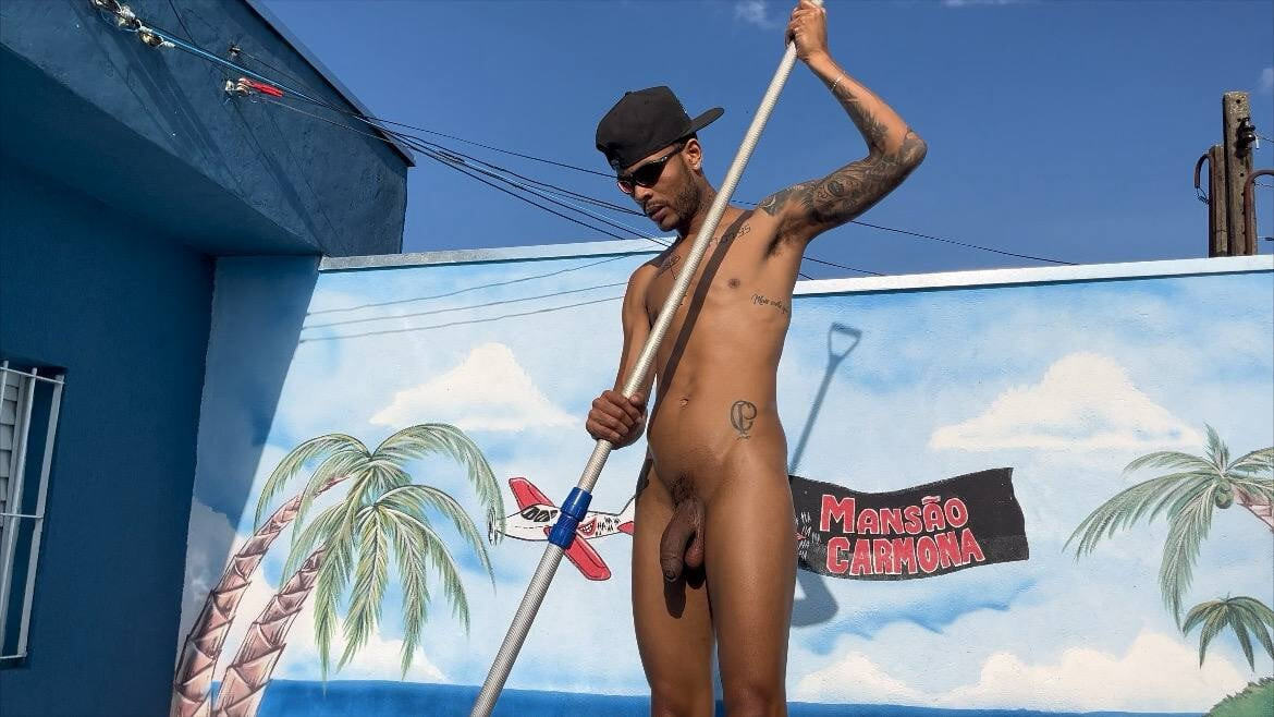 Tuxedo by the pool with oil bath moisturizing the pika
