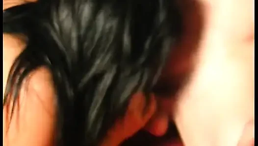 Gadis remaja di-gangbang sama sara di klub malam