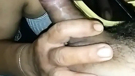 Tesettürlü arkadaş evli kadın sakso çekiyor