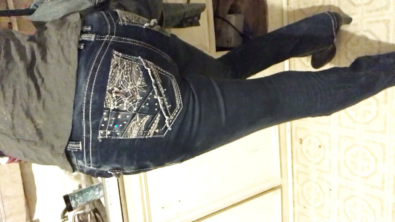 Sexy TransGirl Gets Ready for a Night of Fun!