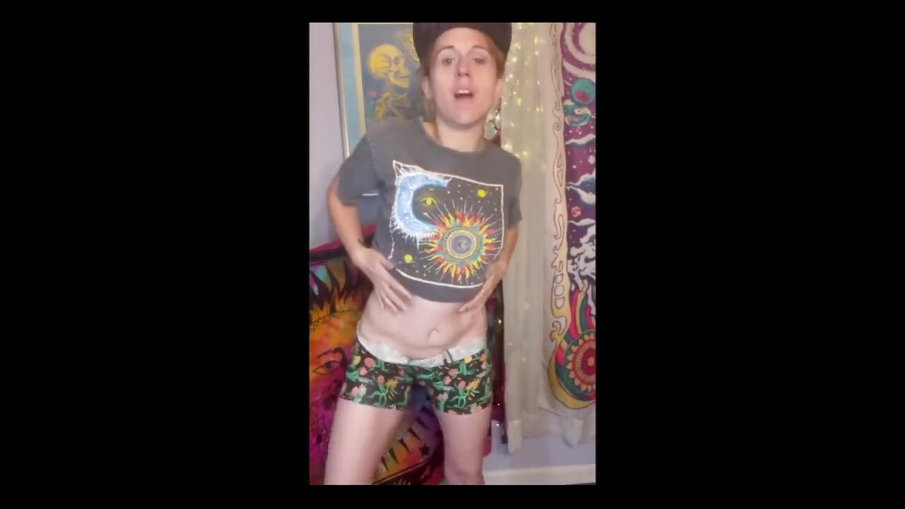 Si Dia mencuri peninju teman lelakinya dan pancut lagi!