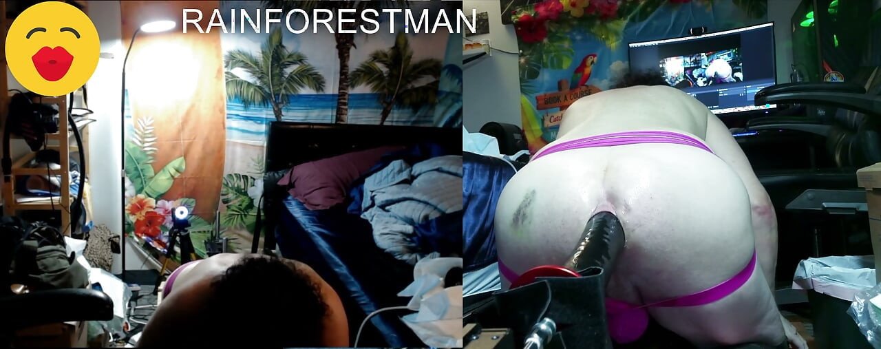 RAINFOREST-MAN SPLIT SCREEN Using Black Destroyer on Sex Machine.