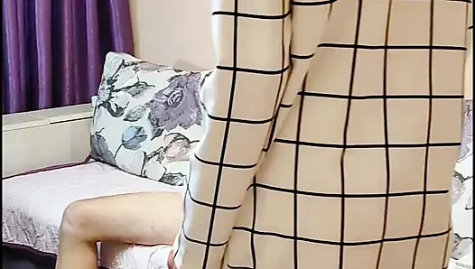 Pantat sempit di bawah stoking jaring dan anal