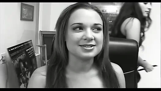 Aqua Hazel Tutkulu Kız