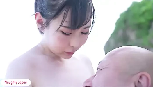Büyük memeli gravure idol ile özel bir plajda bakış açısı. Raw Creampie
