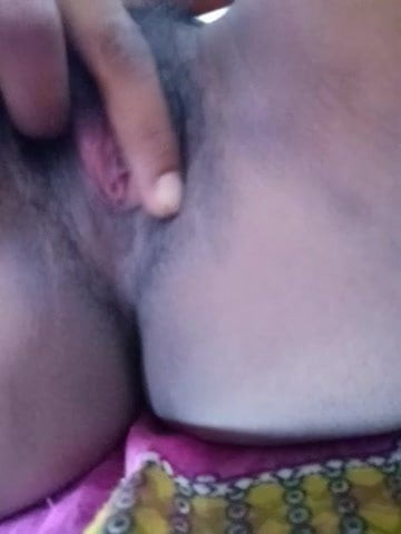 Indian 18+ college girl masturbates