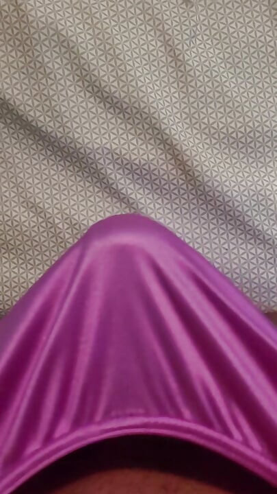 Melancap dalam seluar dalam nilon saya.