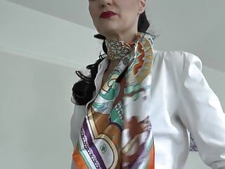Desfile de moda de bufandas de satén