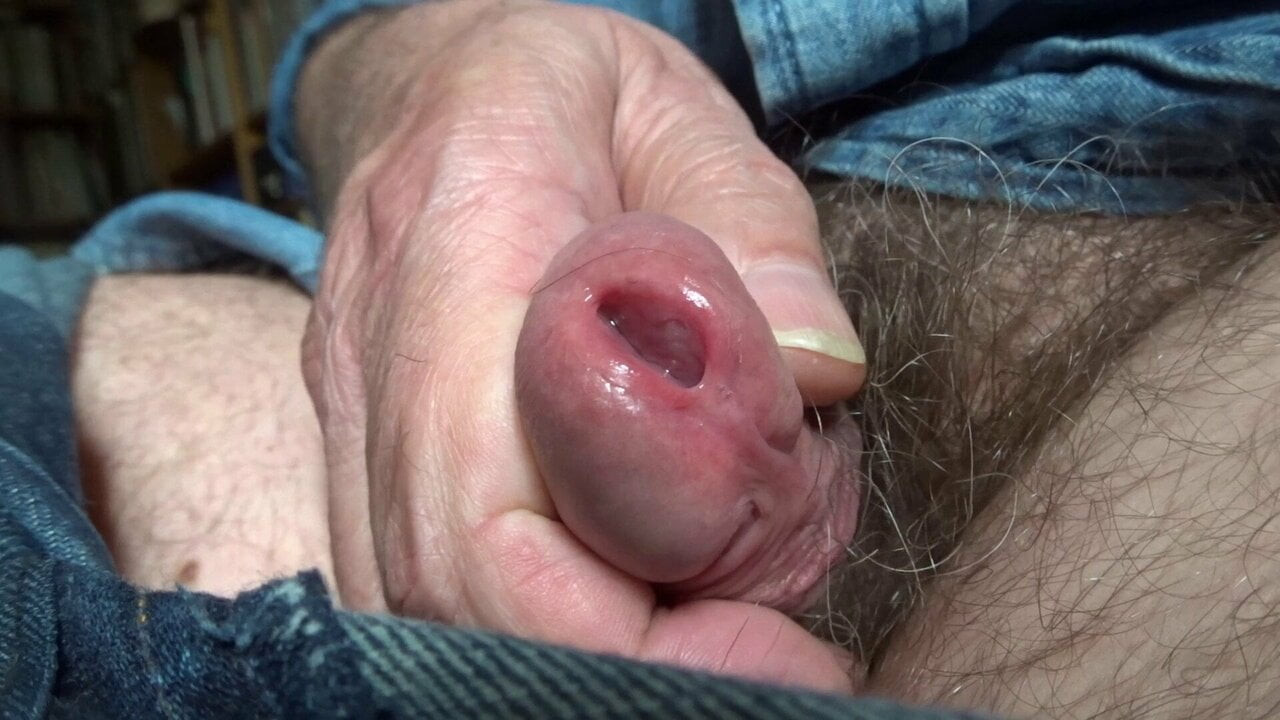 my flaccid wet cockhead and peehole close up