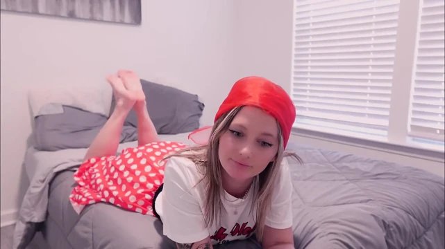 Peyton's Sultry '50s Foot Worship POV Devotion Awaits!