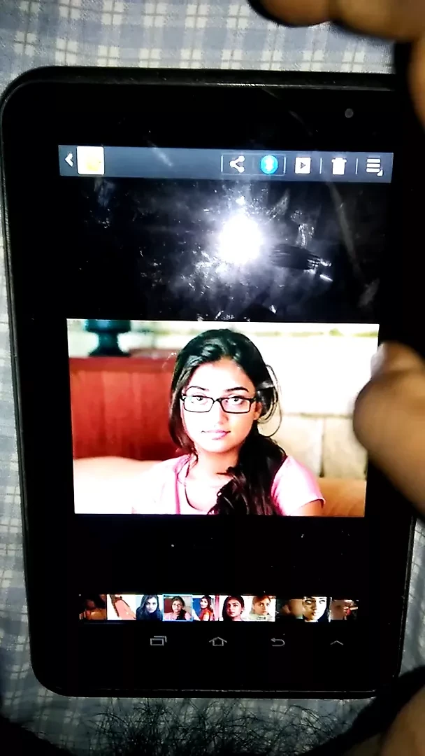 Nazriya Nazim come y se baña en mi homenaje
