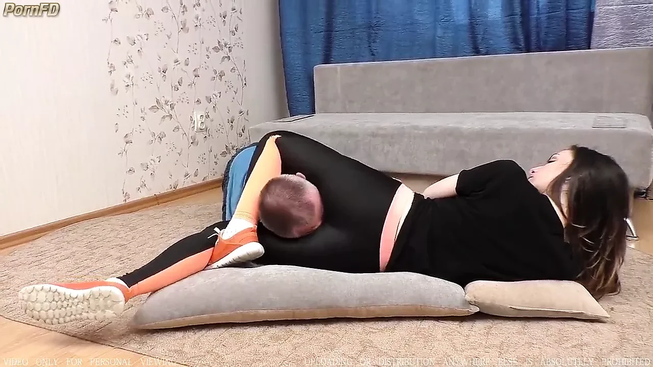 Headscissors, facesitting in leggings. Russian