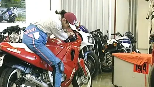 Motogp deutsches mädchen wird im salon