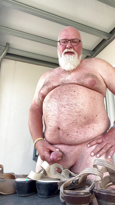 Ralf, the fat, deviant jerk-off pig, shows once again what he does best.
