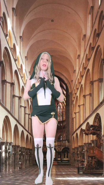 「Camelia Religious tgirl」のスリリングな瞬間